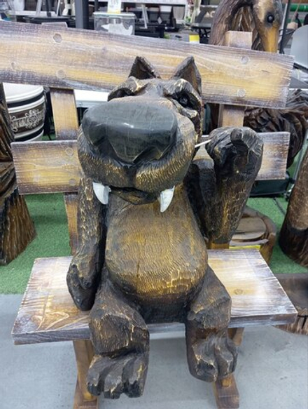 Волк на лавочке