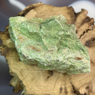 32561 Опал зеленый необработанный 60мм