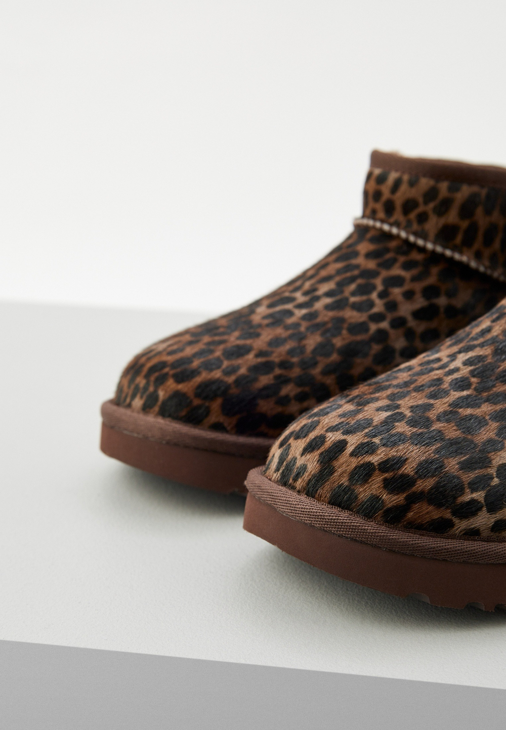 Угги женские UGG Classic Ultra Mini Caspian