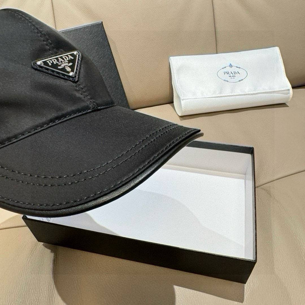 Кепка Prada