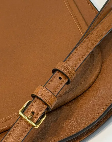 Сумка CELINE SOFT TRIOMPHE BESACE IN SUPPLE SHINY LAMBSKIN