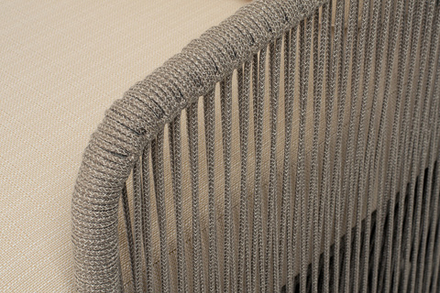 "Альбано" кресло плетеное из роупа, каркас алюминий светло-серый (RAL7035) муар, роуп серый меланж круглый, ткань Mossle светло-бежевая