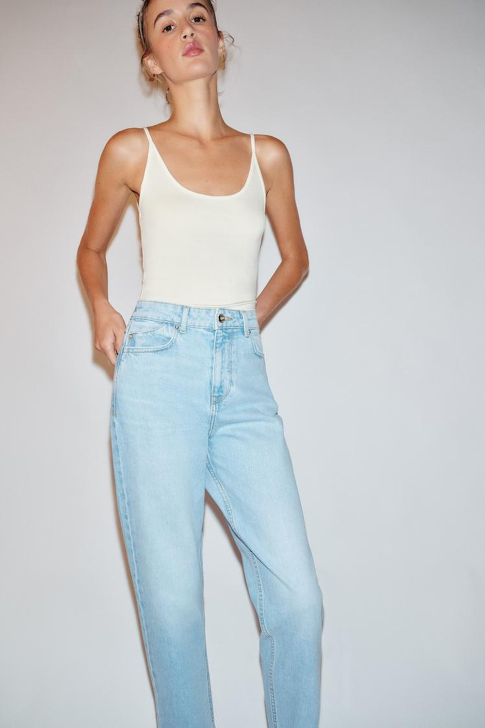 ZARA ДЖИНСЫ Z1975 MOM FIT С ВЫСОКОЙ ПОСАДКОЙ, ГОЛУБОЙ