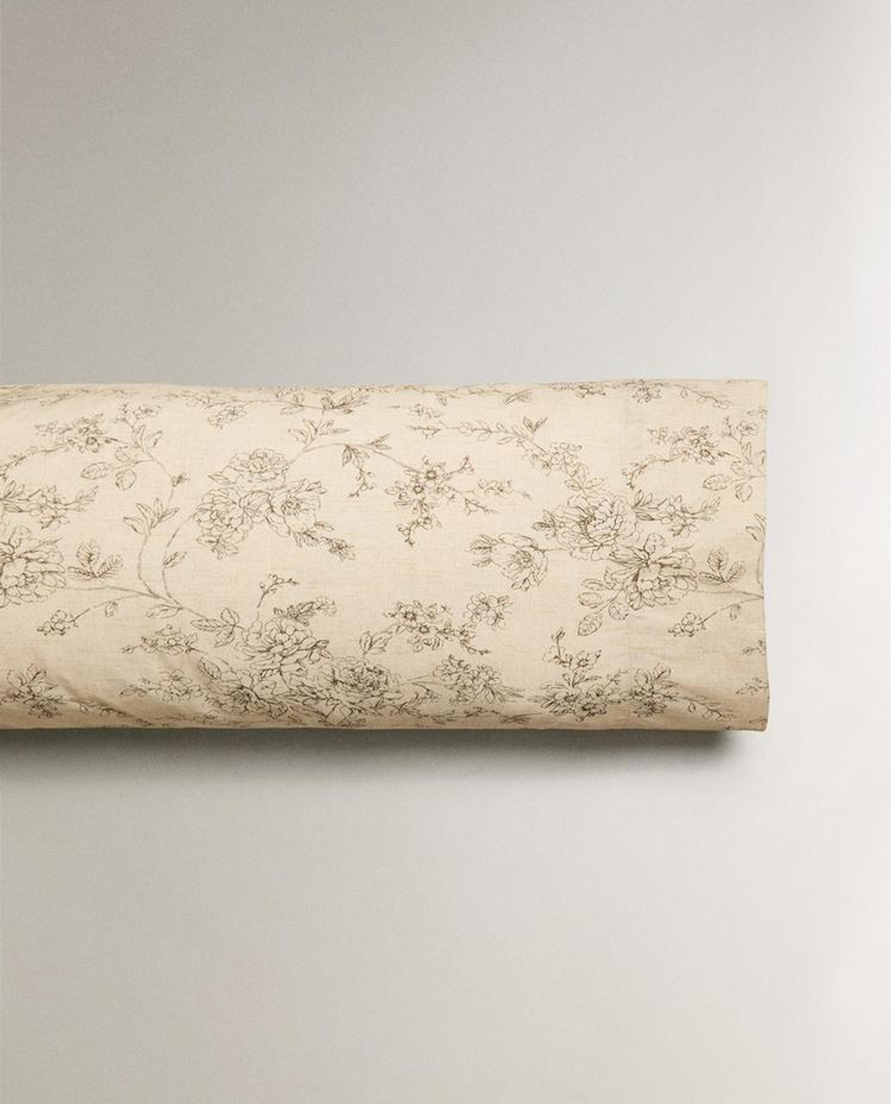 ZARA HOME НАВОЛОЧКА С ЦВЕТОЧНЫМ ПРИНТОМ, БЕЖЕВЫЙ