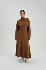 Коричневый шерстяной свитер