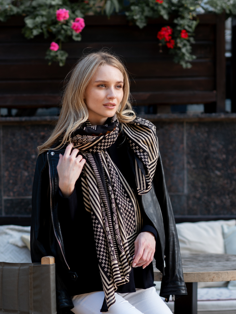 Легкий шарф-платок