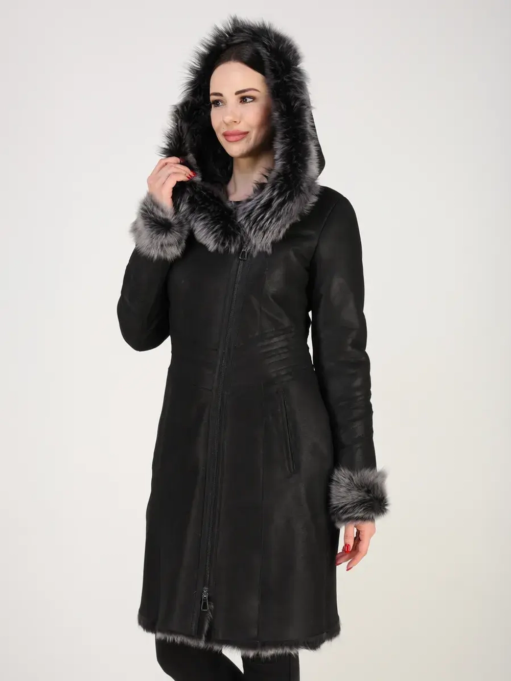 Дубленка зимняя натуральная с капюшоном