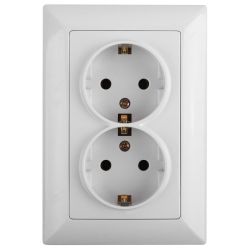 Розетка Intro Solo 4-208-01 с заземлением двойная 2X2P+E Schuko со шторками, 16А-250В, IP20, СУ, белый