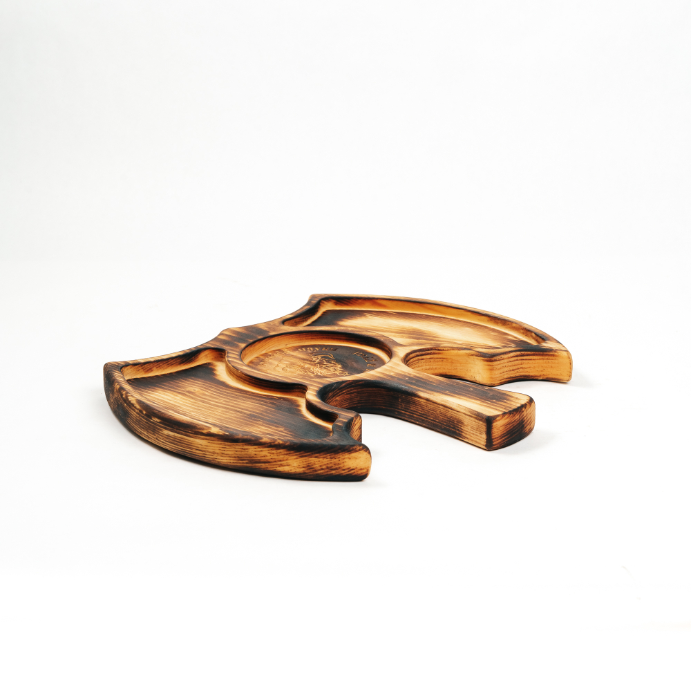 Менажница из кедра для подачи блюд и закусок с гравировкой "От военной науки крепнут разум и руки"