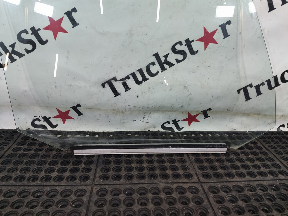 Стекло двери правой 2017г.