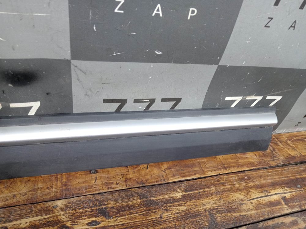 Накладка двери передней правой Geely Atlas 1 (NL-3) 16-22 Б/У Оригинал 6073570500661