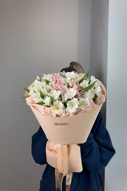 Букет из альстромерий