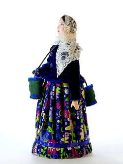 Кукла коллекционная в костюме "Водоноска-казачка" в теплой рубахе