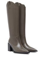 Женские удлинённые казаки из кожи