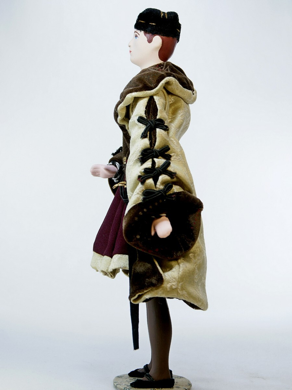 Кукла фарфоровая в мужском европейском придворном костюме. Немцы