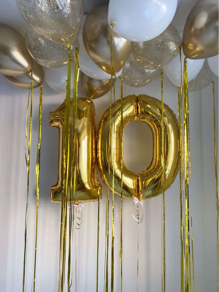 Золотые воздушные шарики на 10 лет с доставкой по Хабаровску №5015