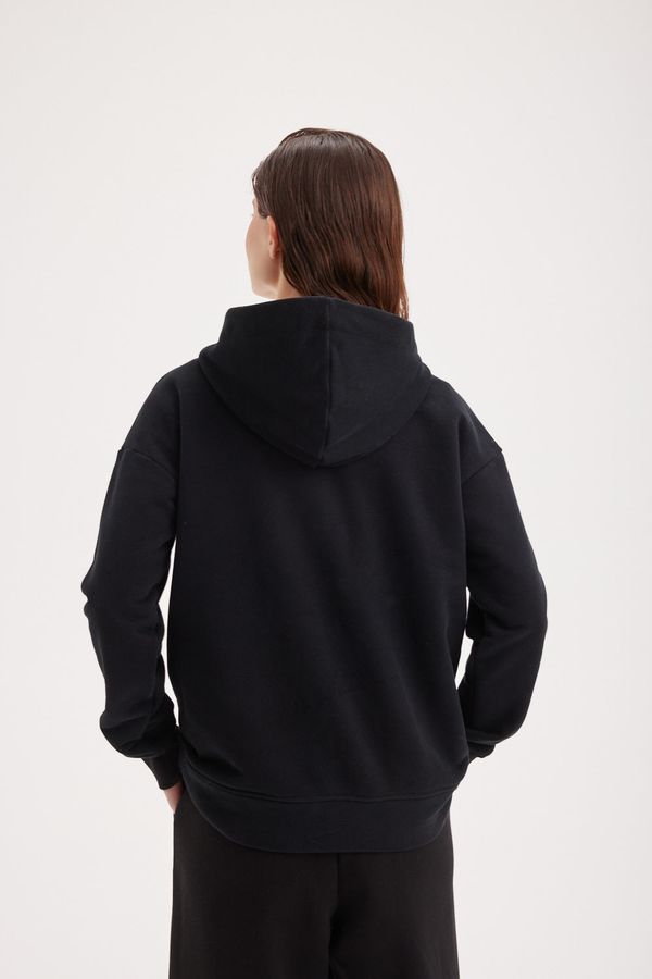 Худи с велюровым эффектом 