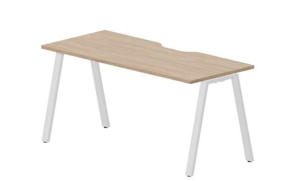 стол Arena 1580х680х750мм (с эргономичным вырезом)