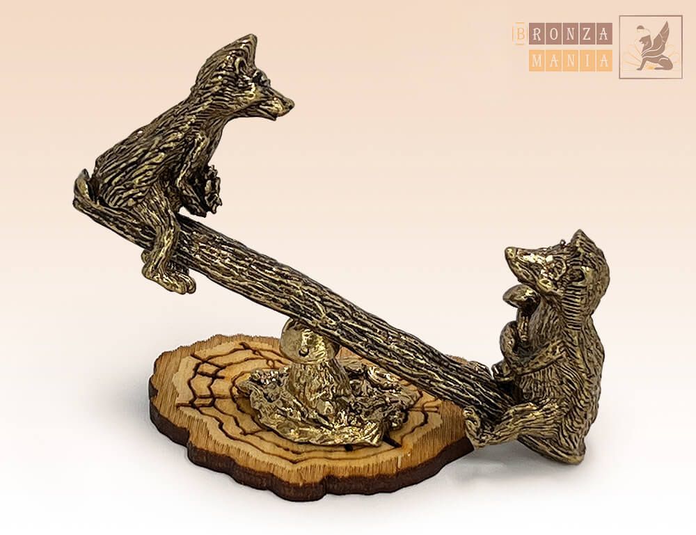 фигурка Ежики с грибом на качелях