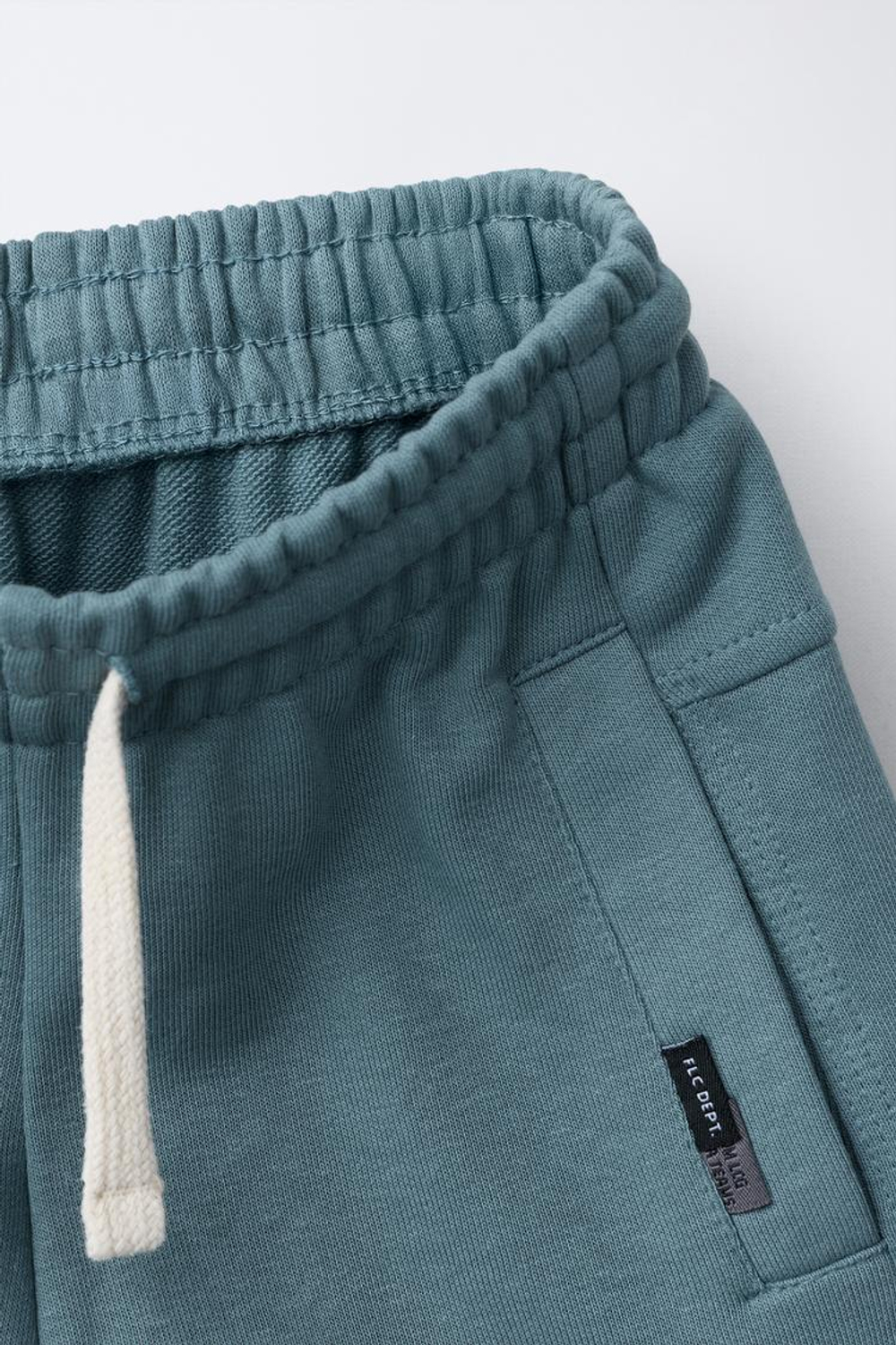 ZARA ШОРТЫ ИЗ МЯГКОЙ ТКАНИ С ЭТИКЕТКОЙ, УТИНО-СИНИЙ