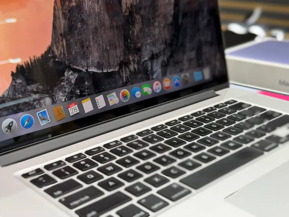 Б/У Ноутбук Apple MacBook Pro 16/512 Gb Silver (C02P910LG9FT)