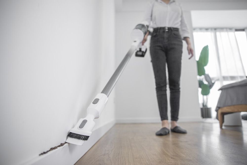 Пылесос беспроводной вертикальный аккумуляторный Greenworks 24В GD24SVK4D, Арт.4701107UB с АКБ 4 А*ч и ЗУ