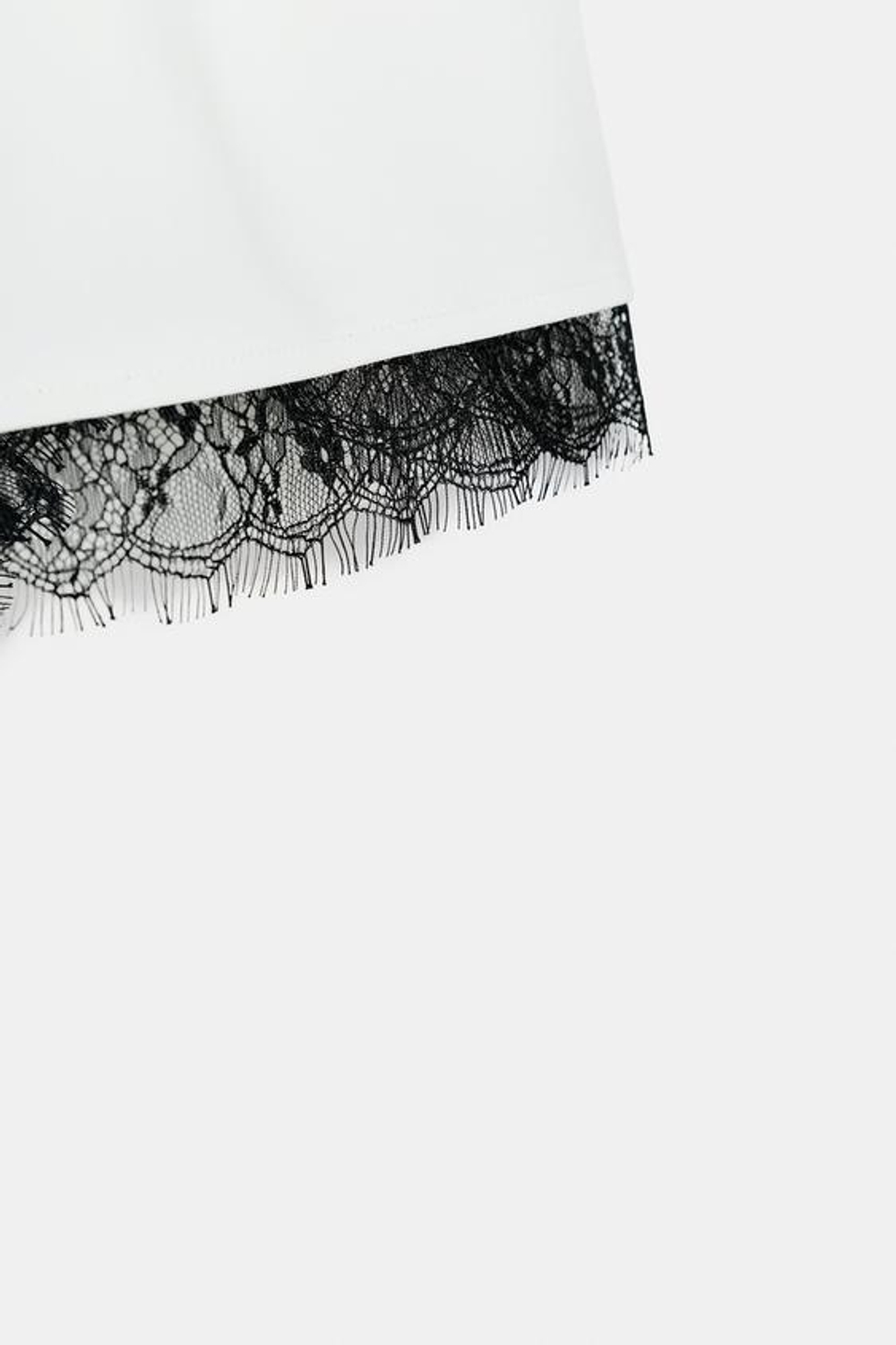 ZARA ШОРТЫ-БЕРМУДЫ С КРУЖЕВНОЙ ОТДЕЛКОЙ, ЖЕЛТОВАТО-БЕЛЫЙ