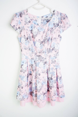 Платье Ви Текс приятной расцветки, визуально на 42/44 размер