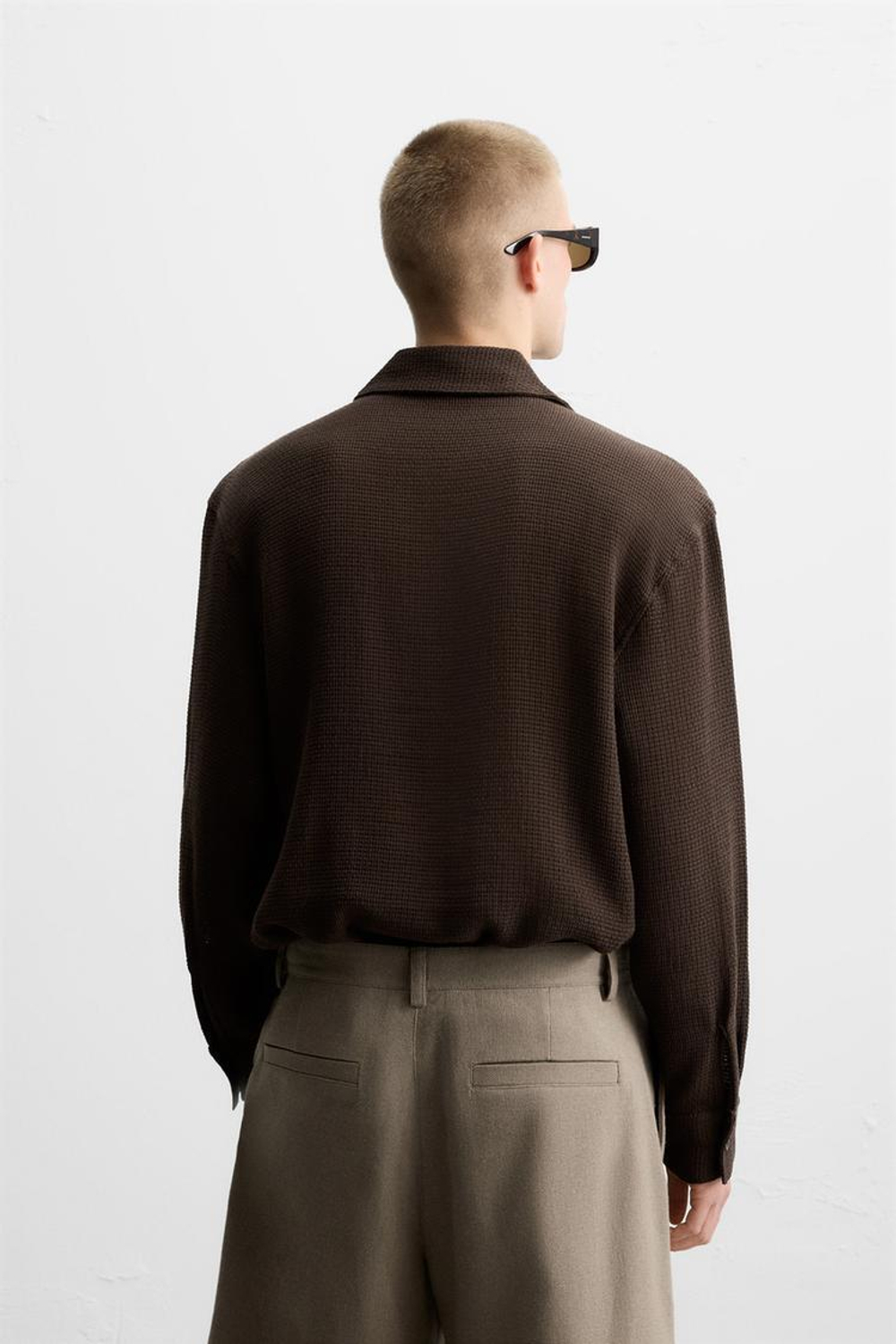 ZARA ПОЛО ИЗ ТКАНИ С РЕЛЬЕФНЫМ УЗОРОМ, ШОКОЛАДНЫЙ