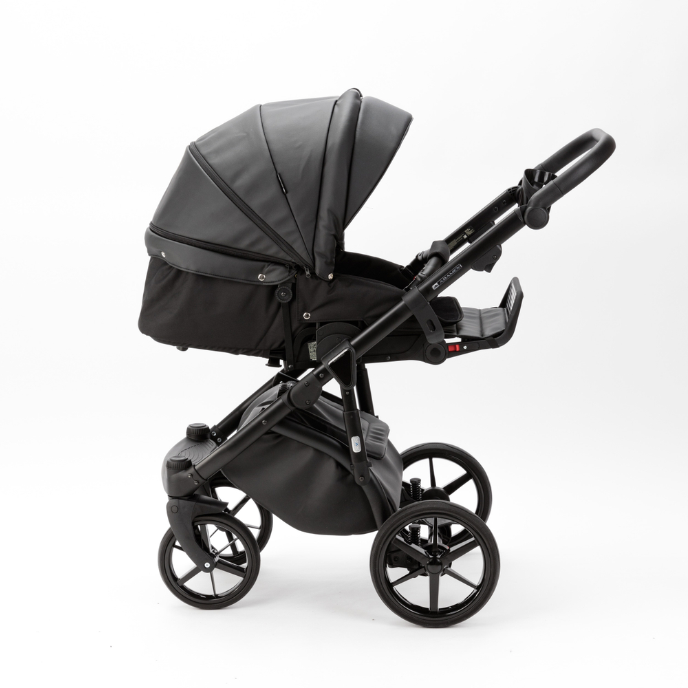 Детская универсальная коляска Adamex NOLA Deluxe 2 в 1 N-SA2 (Черная экокожа)