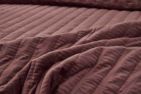 Покрывало 240x260 и 2 наволочки 50х70 Sofi De MarkO Фердинанд красное