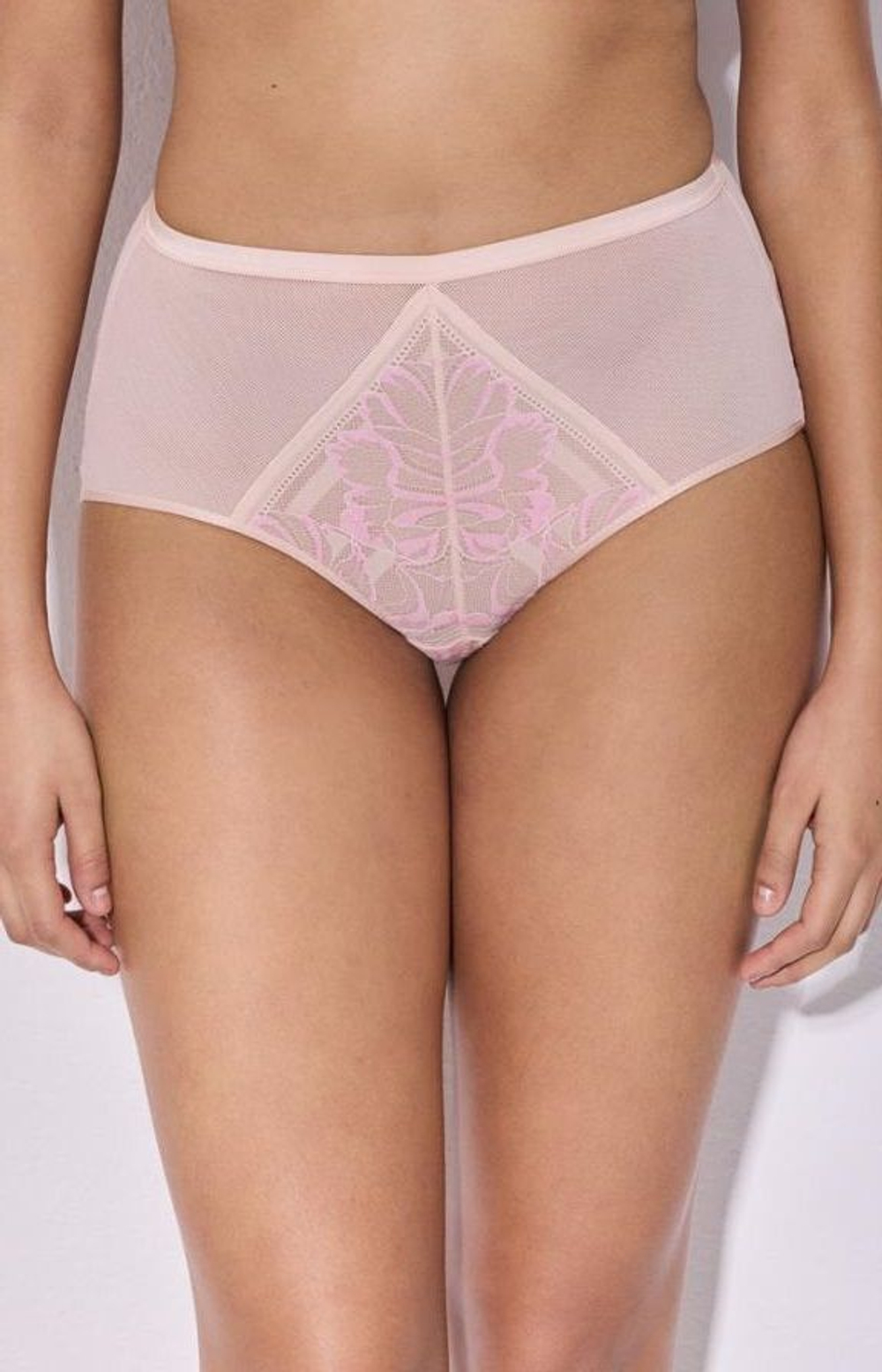 Телесные высокие трусики Glossy Iris с цветочным кружевом (Размер: 44) (Цвет: телесный)