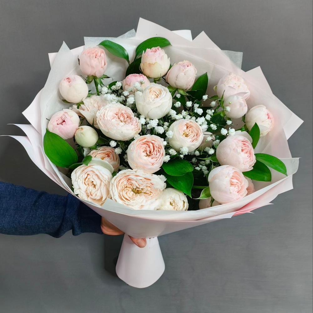 Букет из 7 кустовых пионовидных роз сорта "Mansfield park"