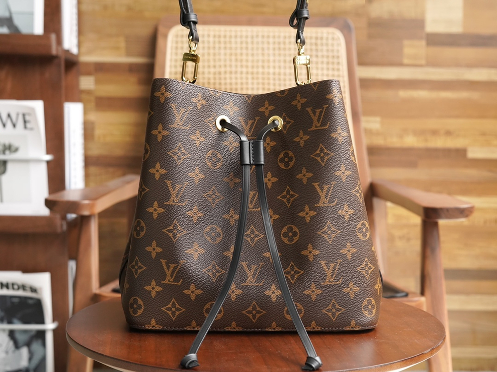 Louis Vuitton NeoNoe MM