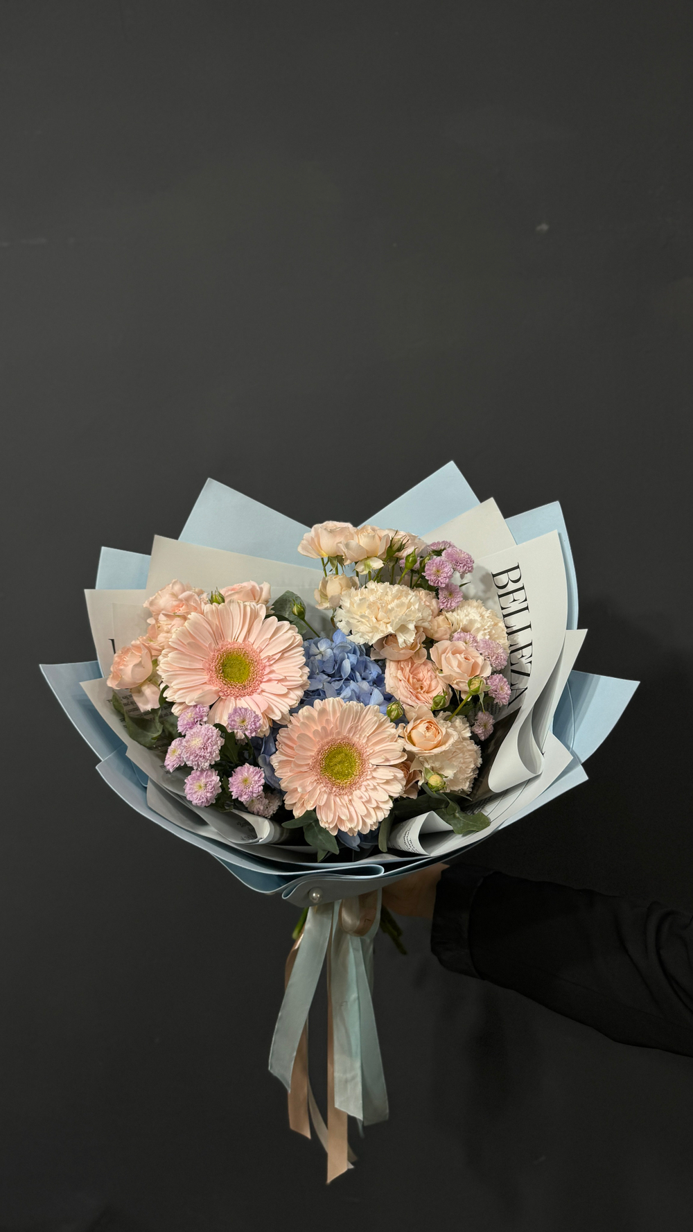 Нежный сборный букет в кремовых оттенках