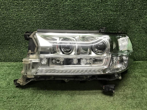Битая Фара левая Toyota Land Cruiser 200 15-21 LED