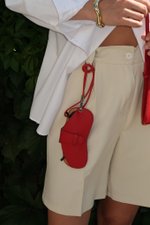 Футляр для очков на шнурке красный