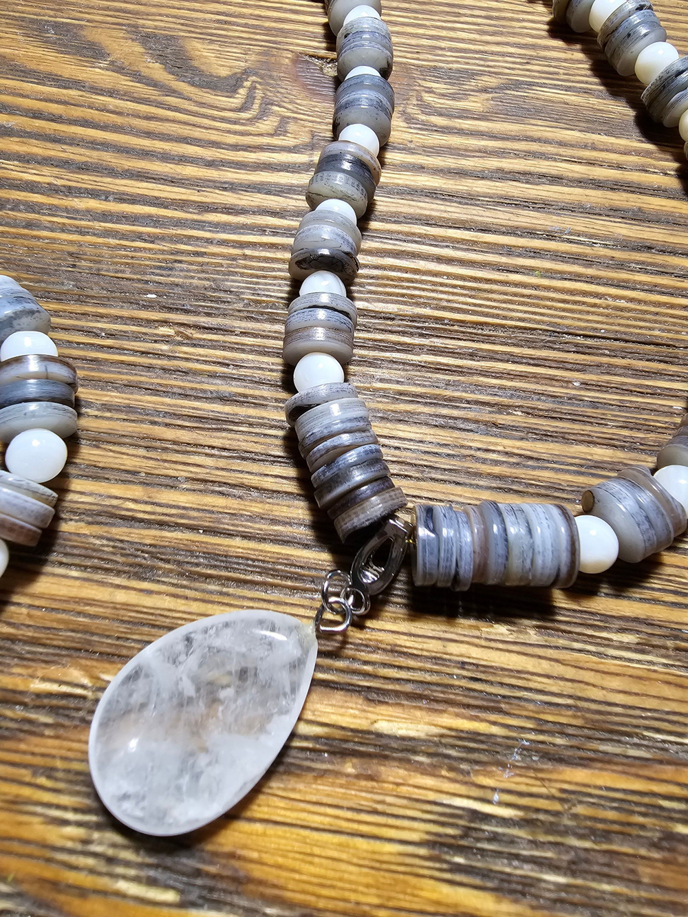 Колье длинное авторское, эксклюзивное, ручной работы из натурального перламутра "Пляжное"