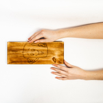 Деревянная доска из древесины сибирского кедра для хлеба с гравировкой "Забавный хлебушек" RD37