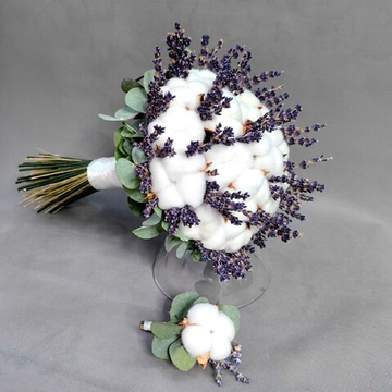 Букет невесты и бутоньерка с белым хлопком и лавандой