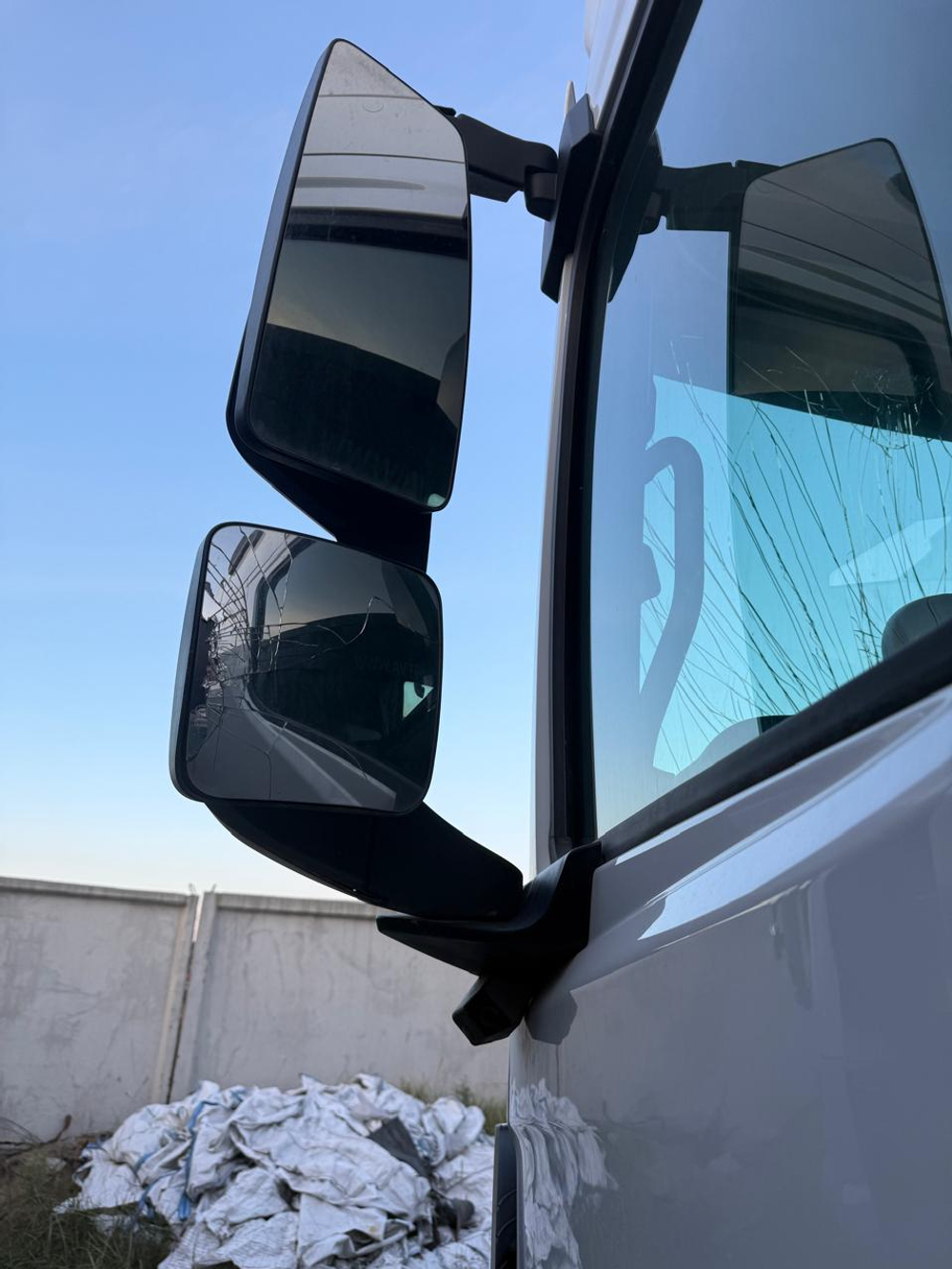 Shacman (Shaanxi) SX* 4x2 Седельный тягач SX4188YY381 (Дизельный, 12,5 л, 473 л.с., АТ)