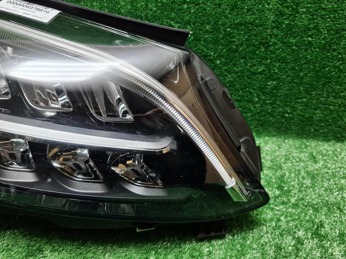 Фара правая Mercedes C w205 (2018-2023) LED