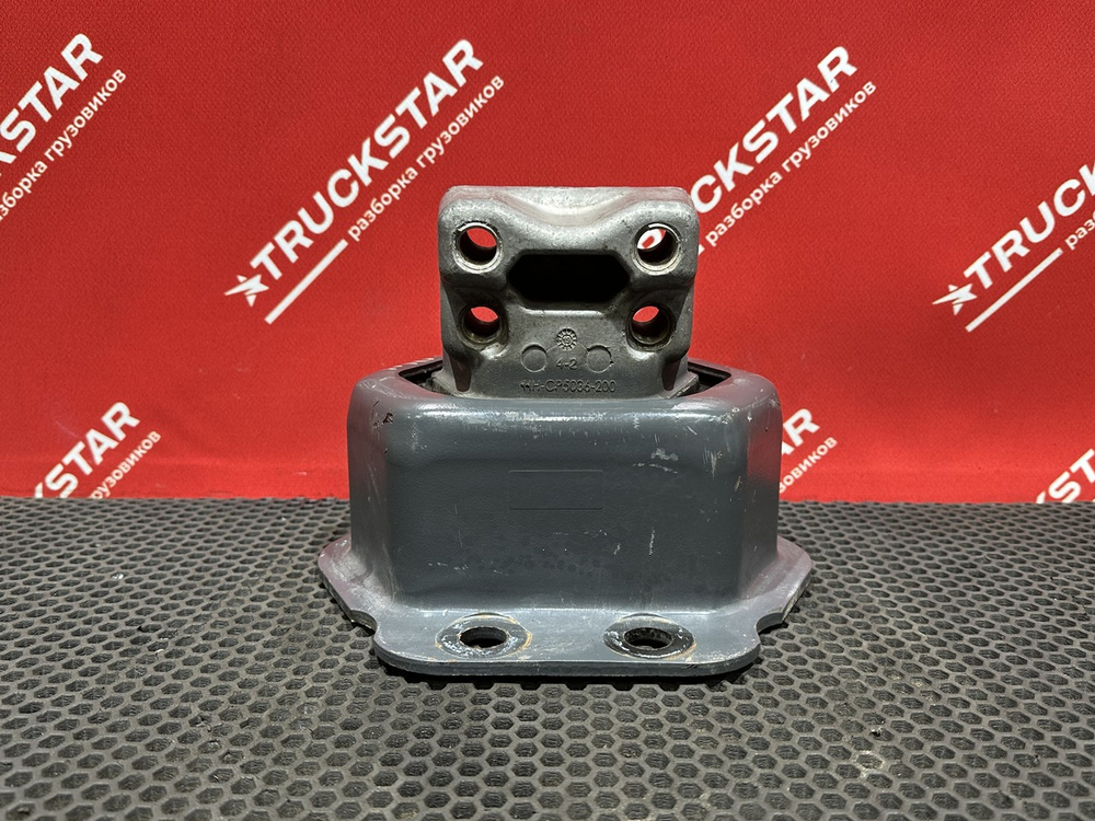 Подушка двигателя задняя 2020г