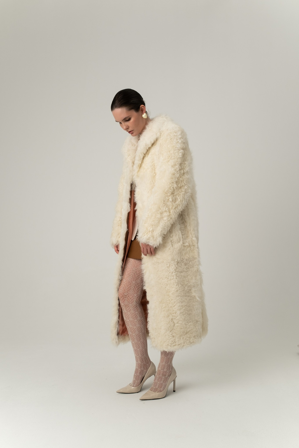 Длинная молочная шуба