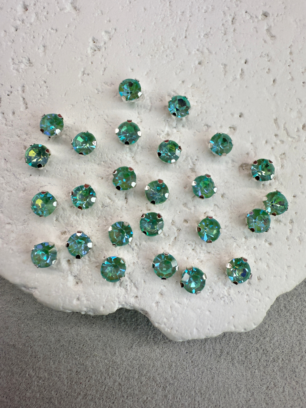 Шатоны 4 мм, Бирюзовый радужный опал в серебре, 25 шт