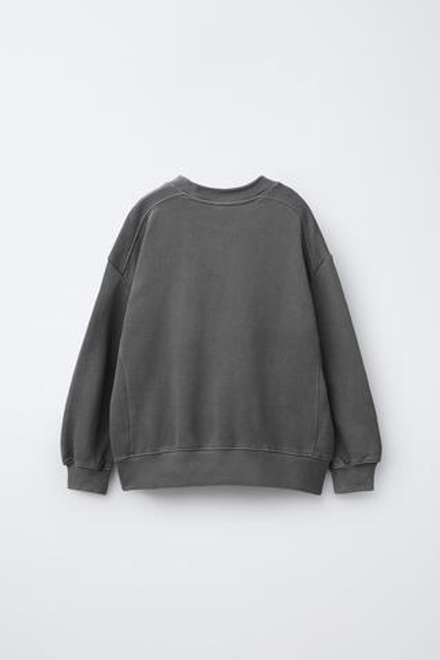 ZARA ТОЛСТОВКА GARMENT DYE С НАШИВКОЙ, АНТРАЦИТОВО-СЕРЫЙ