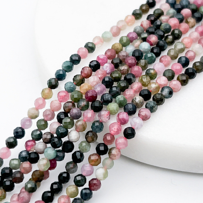 Турмалин граненый бусины, размер около 3,1-3,3 мм, цена за отрезок 19 см (1/2 нити)