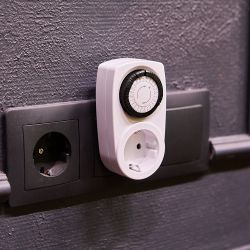 UST-M10 WHITE Таймер механический с розеткой. 220В. 12-24ч. 3500Вт. ТМ Uniel