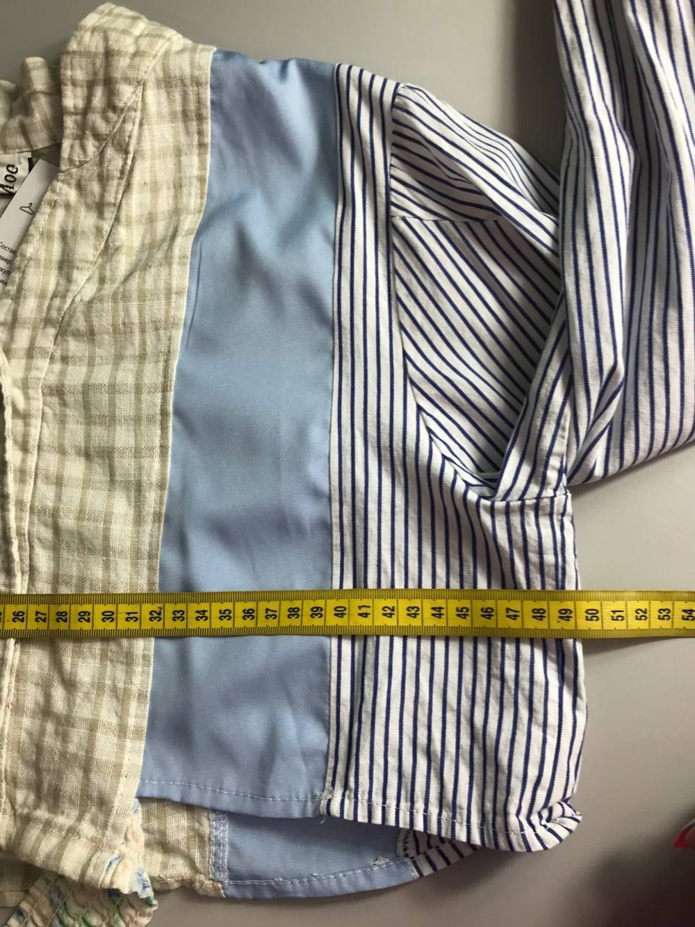 Блузка укороченная в стильном дизайне, визуально 44 размер