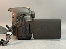 Canon 600D kit 18-55mm 3.5-5.6 IS ll 4.000 кадров